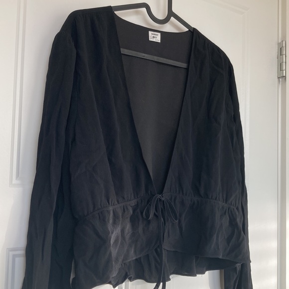 Sunday Best Tie-Front Crop Blouse - Picture 3 of 6